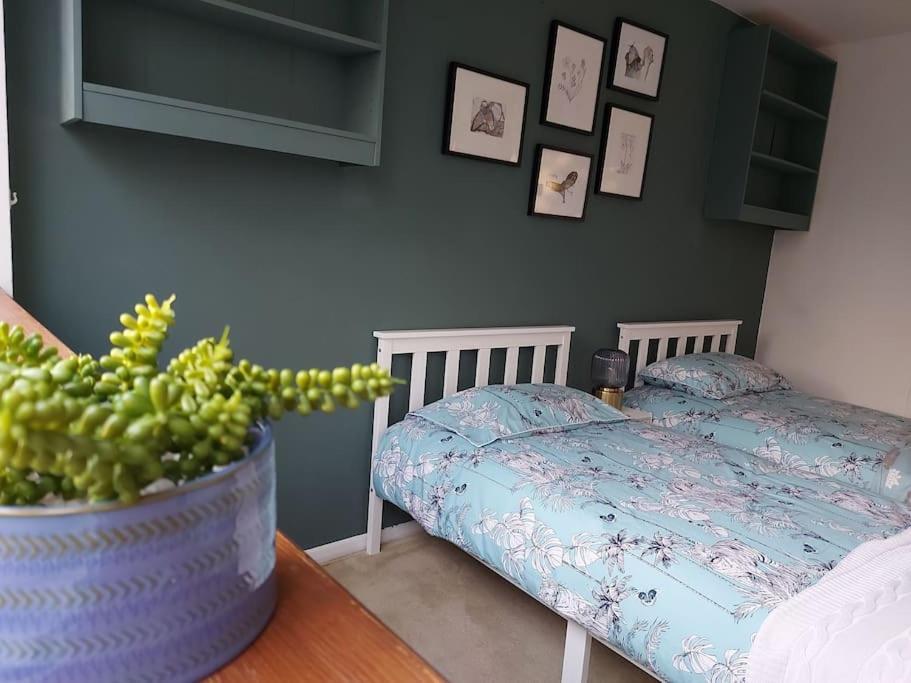 2 Bed Flat, Bounds Green, Piccadilly Line, London N11 Dış mekan fotoğraf