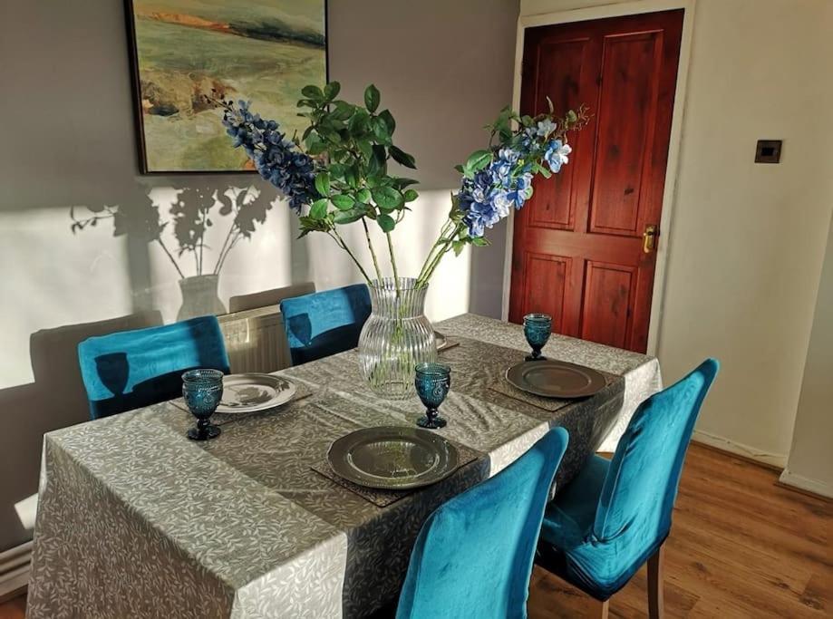 2 Bed Flat, Bounds Green, Piccadilly Line, London N11 Dış mekan fotoğraf