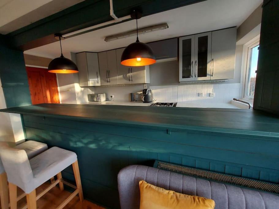 2 Bed Flat, Bounds Green, Piccadilly Line, London N11 Dış mekan fotoğraf