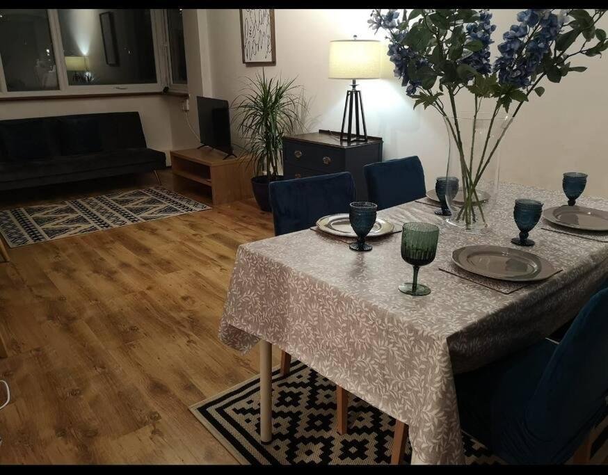 2 Bed Flat, Bounds Green, Piccadilly Line, London N11 Dış mekan fotoğraf