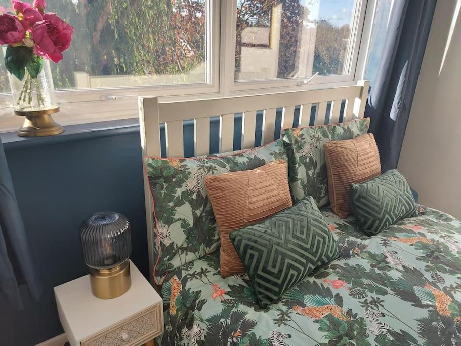 2 Bed Flat, Bounds Green, Piccadilly Line, London N11 Dış mekan fotoğraf