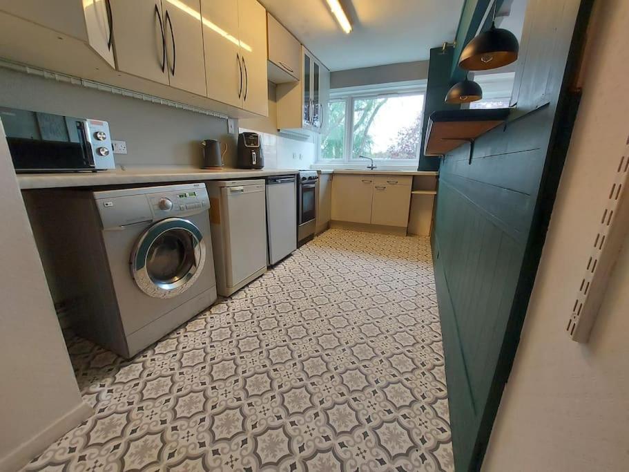 2 Bed Flat, Bounds Green, Piccadilly Line, London N11 Dış mekan fotoğraf